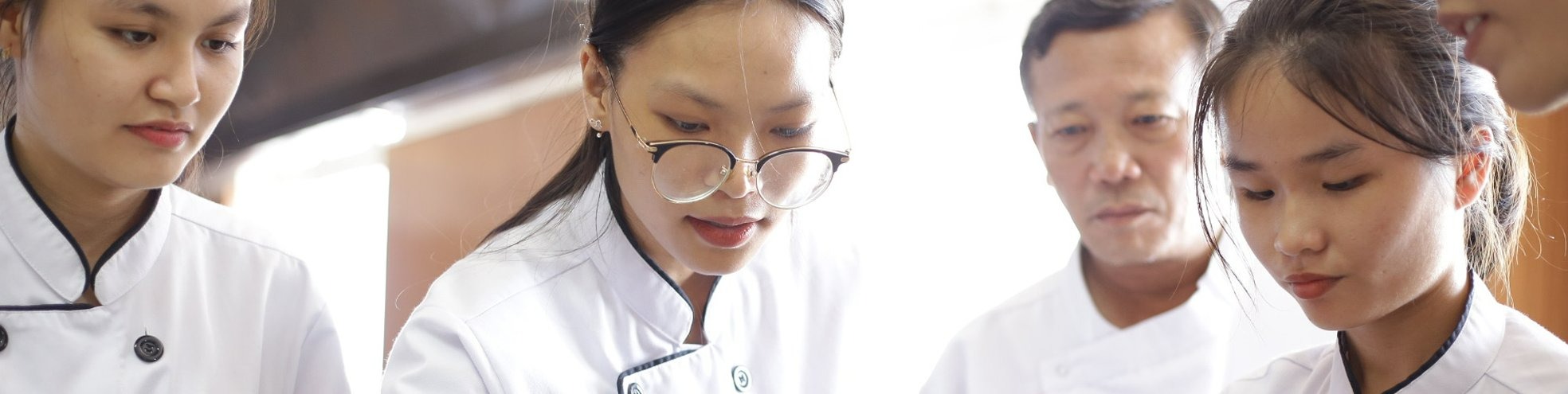 thuanan-kyoto-manpower-food-and-beverage-staff-banner