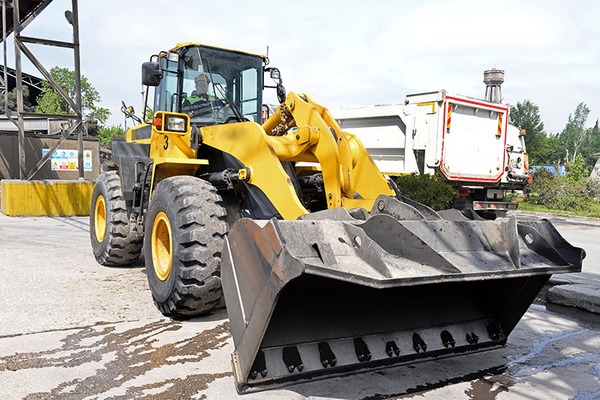 thuanan-kyoto-manpower-front-loader-operator